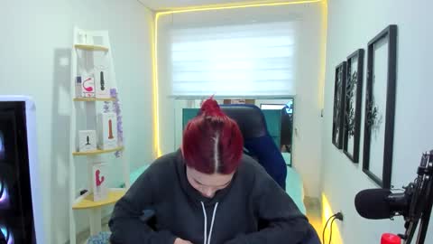 naomy online show from October 31, 2025, 9:05 pm