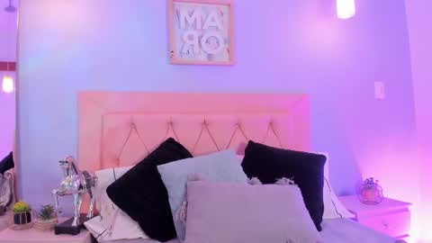 Naomy online show from July 3, 2026, 8:04 pm