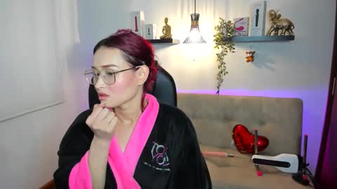 Snapshot of naomy_hot04 chatting on May 19, 2026, 1:56 am naomy online show from May 19, 2026, 1:56 am