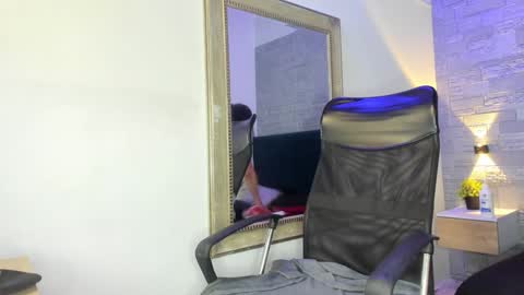 Snapshot of naomy_smithx chatting on December 3, 2024, 11:57 pm Naomy Smith online show from December 3, 2024, 11:57 pm