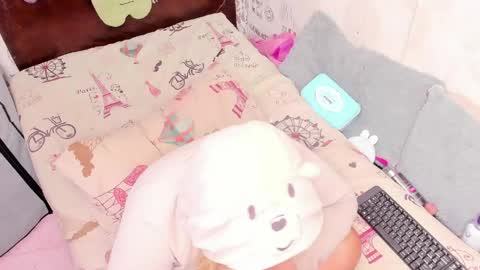 Naomyfoxx online show from May 17, 2026, 5:05 am