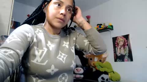 naomylux1 online show from June 12, 2026, 7:57 pm