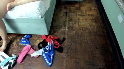 Naomy online show from December 19, 2025, 6:48 pm