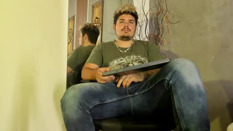 Snapshot of narciso_kh chatting on January 22, 2025, 2:14 pm deibyd online show from January 22, 2025, 2:14 pm