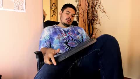 Snapshot of narciso_kh chatting on February 15, 2025, 12:54 pm deibyd online show from February 15, 2025, 12:54 pm