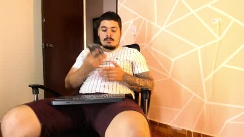 Snapshot of narciso_kh chatting on February 26, 2025, 2:25 pm deibyd online show from February 26, 2025, 2:25 pm