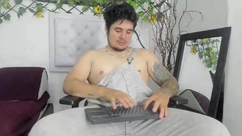 Snapshot of narciso_kh chatting on October 15, 2025, 1:50 am deibyd online show from October 15, 2025, 1:50 am