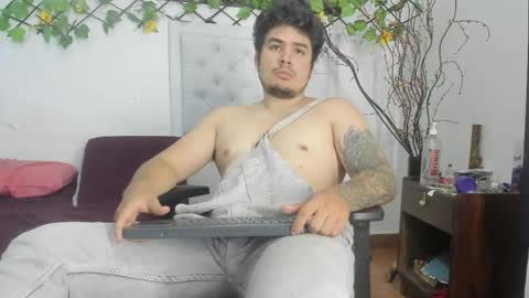 Snapshot of narciso_kh chatting on October 15, 2025, 11:16 pm deibyd online show from October 15, 2025, 11:16 pm