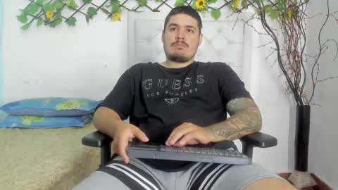 Snapshot of narciso_kh chatting on November 18, 2025, 6:51 am deibyd online show from November 18, 2025, 6:51 am