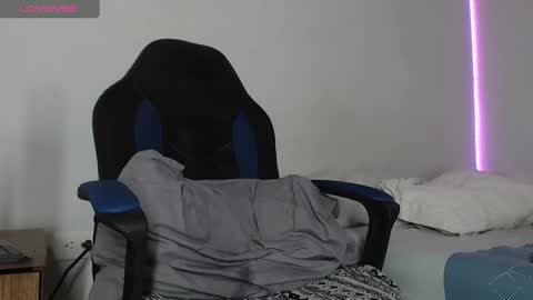 nassh_18 online show from February 1, 2025, 10:02 pm