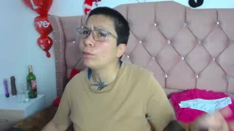 nat_evans8 online show from April 21, 2026, 11:18 pm