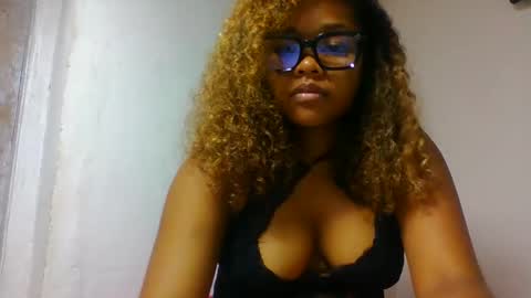 natachazz online show from March 26, 2026, 6:35 pm
