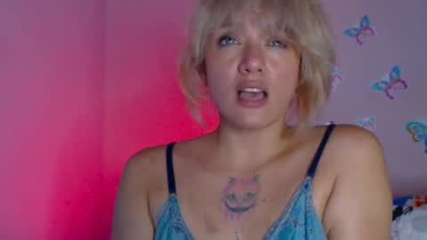 Snapshot of natalia_33 chatting on February 7, 2025, 9:05 am Natalia online show from February 7, 2025, 9:05 am