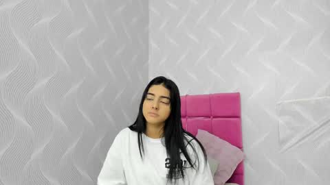 Naty  online show from January 7, 2025, 12:31 pm