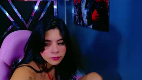 nataliatompsonx1 online show from November 5, 2025, 9:15 pm