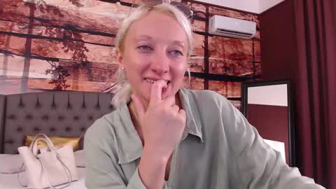 Natalie online show from September 15, 2025, 10:48 am