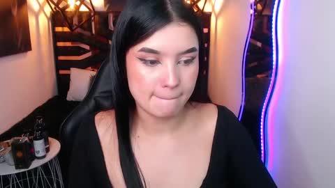 natalie  online show from April 17, 2026, 8:34 pm