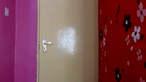 Natalie online show from September 16, 2025, 4:57 am