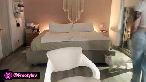anatalybee online show from June 14, 2026, 2:24 am