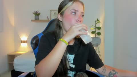 Snapshot of nataly_rodri chatting on July 18, 2026, 2:27 am Nataly online show from July 18, 2026, 2:27 am