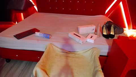 Natasha online show from September 25, 2025, 10:13 pm