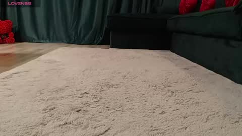 Naty  online show from April 17, 2026, 8:45 pm