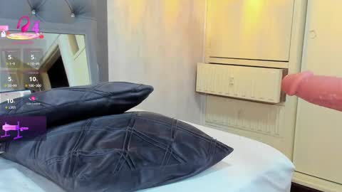 N A T H A L I A online show from March 3, 2025, 10:42 pm