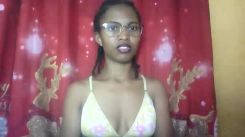 Snapshot of nathalie004 chatting on September 24, 2025, 8:17 am nathalie004 online show from September 24, 2025, 8:17 am