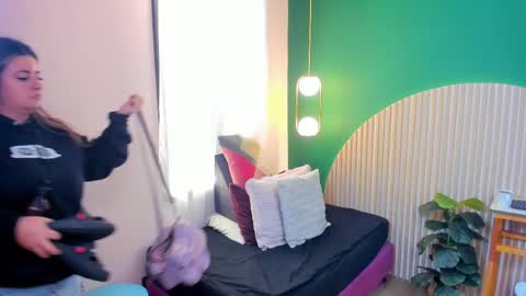 nathalie rossel online show from April 7, 2026, 11:54 am