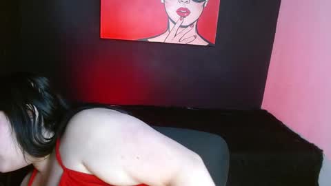   online show from October 22, 2025, 2:06 pm