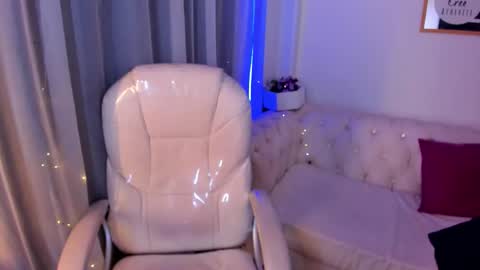 nathalyy_ds online show from October 5, 2025, 7:28 am