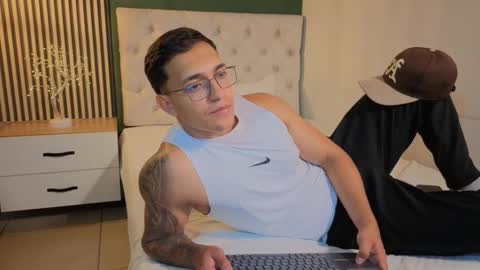 nathan_gross online show from September 23, 2025, 4:04 am