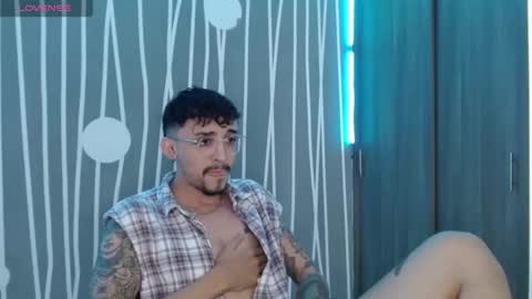 nathanray99 online show from December 11, 2024, 6:20 pm