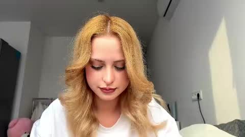 Mia online show from May 14, 2026, 2:13 pm