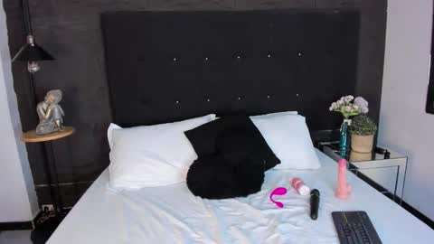 Snapshot of nattasha_brownn chatting on December 2, 2025, 12:43 pm NATTASHA BROWN online show from December 2, 2025, 12:43 pm