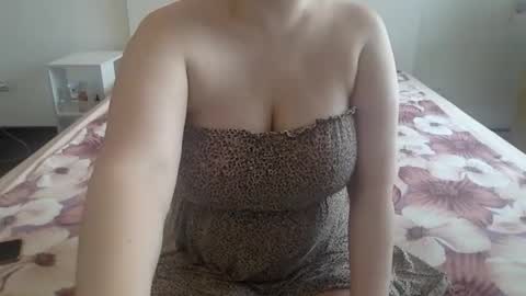 Snapshot of natural_beauty201 chatting on May 10, 2026, 12:32 pm Penelopa369 online show from May 10, 2026, 12:32 pm