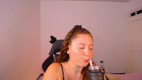 natural_ginger5 online show from April 15, 2026, 10:32 pm