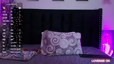 Gwen  online show from December 2, 2024, 7:27 pm