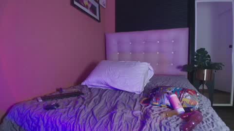 Gwen  online show from December 10, 2024, 10:58 pm