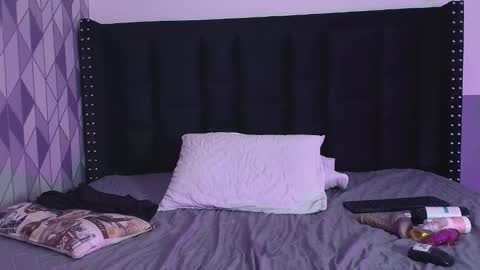 Gwen  online show from December 25, 2024, 10:27 pm