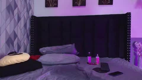 Gwen  online show from January 1, 2025, 10:35 pm