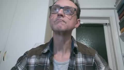 naturista25 online show from November 25, 2025, 3:56 pm