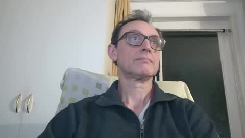 naturista25 online show from December 17, 2025, 9:32 pm