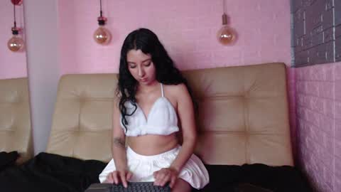 natuxxa online show from January 8, 2025, 1:42 am