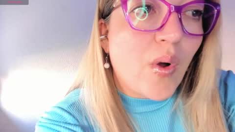 Nataly online show from May 4, 2026, 5:20 pm