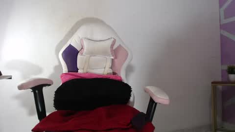 Leina  modelo independiente online show from July 2, 2026, 7:53 pm