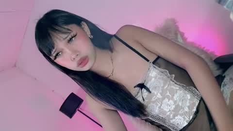 itsyourgirl kiara online show from June 14, 2026, 1:13 pm
