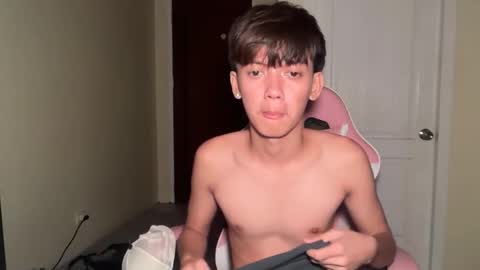 Snapshot of naughty_kean chatting on May 24, 2026, 1:27 pm naughty kean online show from May 24, 2026, 1:27 pm