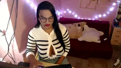 naughty_lorien143 online show from July 25, 2026, 12:47 pm
