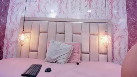 Melany  online show from February 5, 2026, 8:57 pm